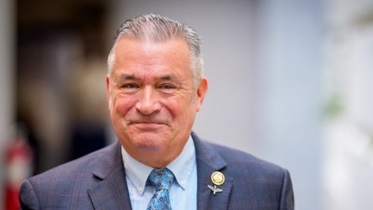 Is Putin stringing Trump along to sidestep US sanctions while bombing Ukraine?